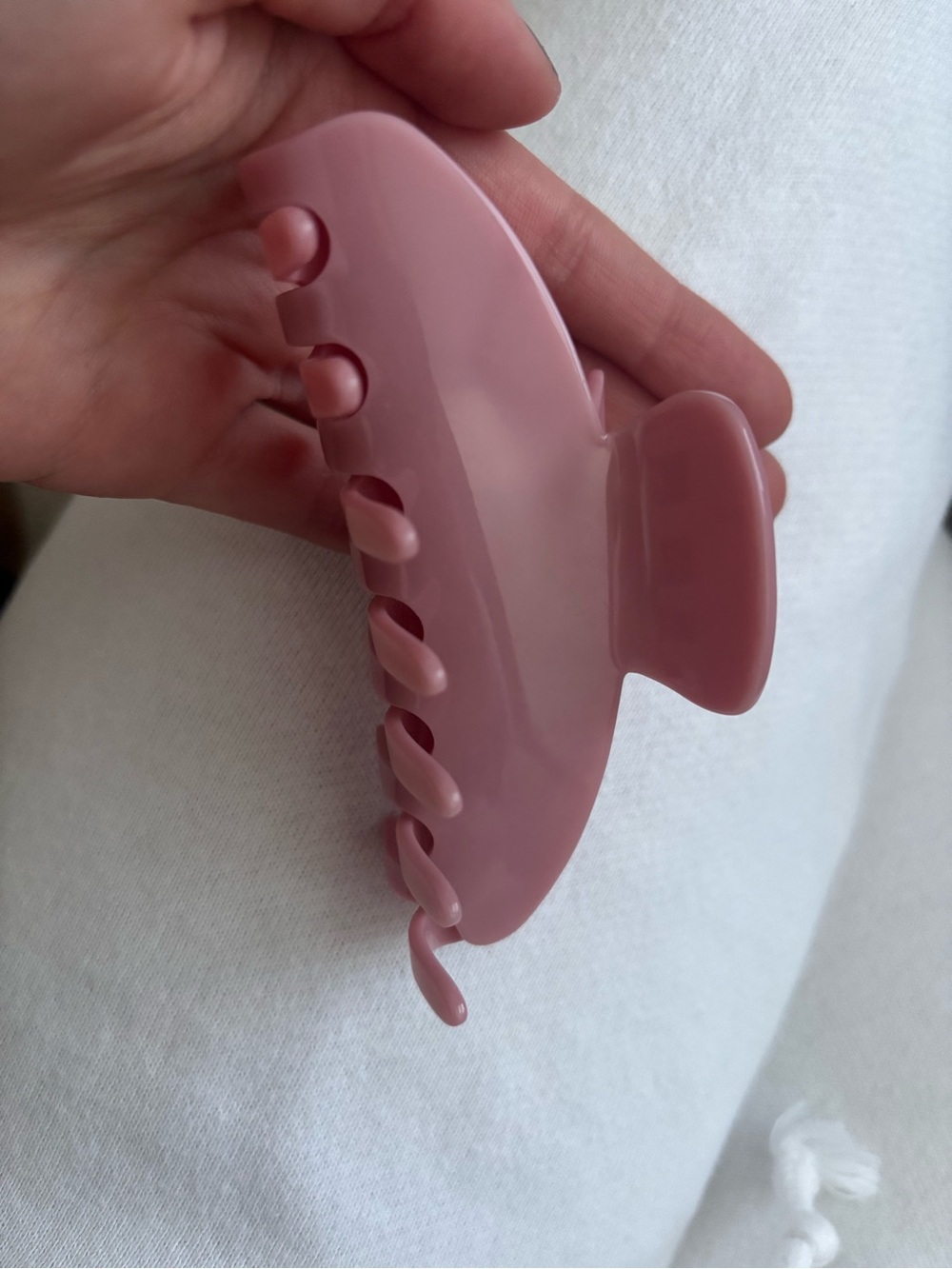 Emi Jay big effing hair claw clip in baby mauve